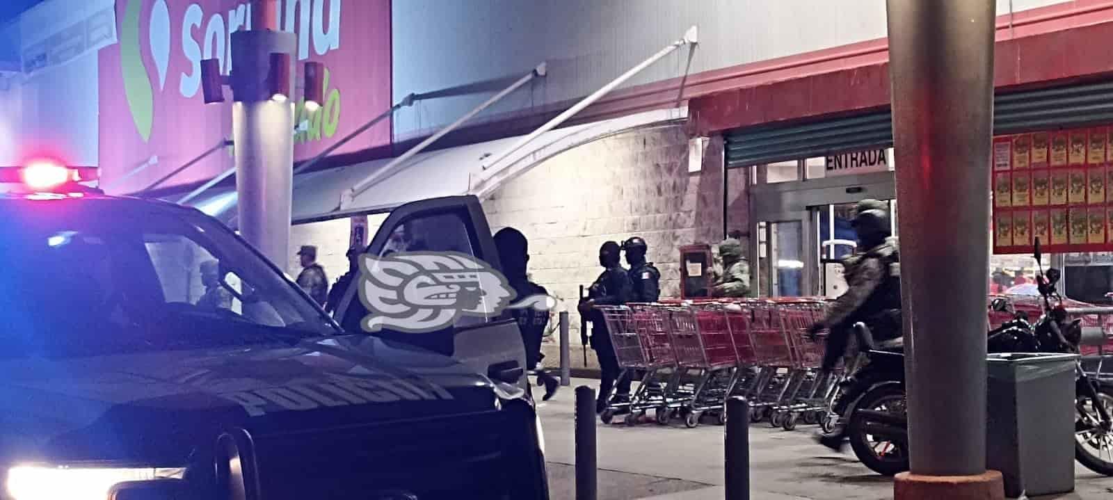 Asalto armado a joyería dentro de supermercado en Minatitlán