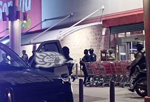 Asalto armado a joyería dentro de supermercado en Minatitlán