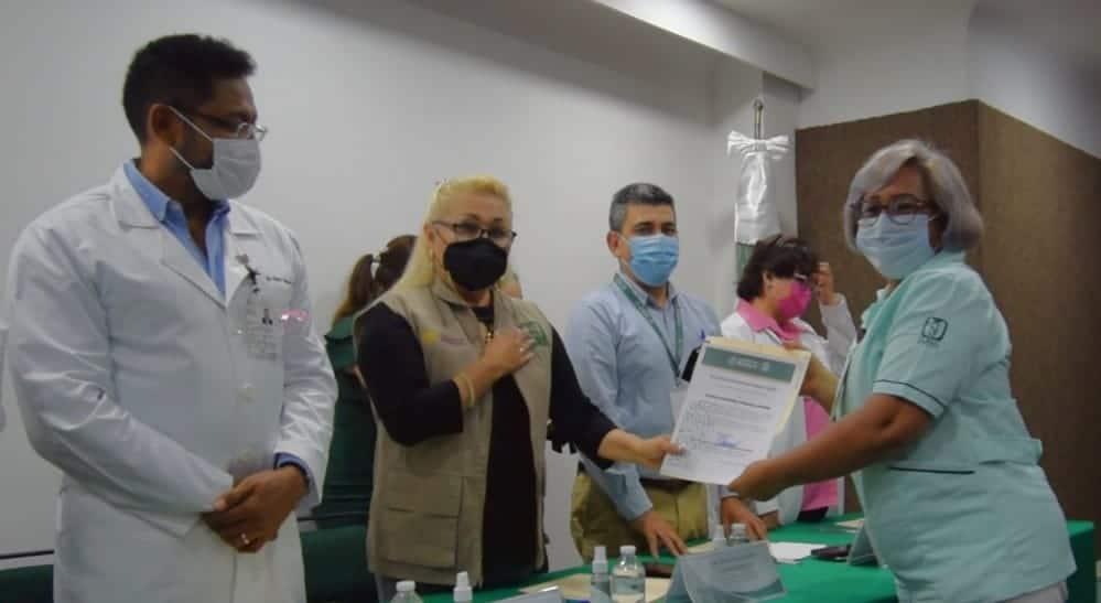 Entrega IMSS Veracruz Norte reconocimientos por antigüedad laboral