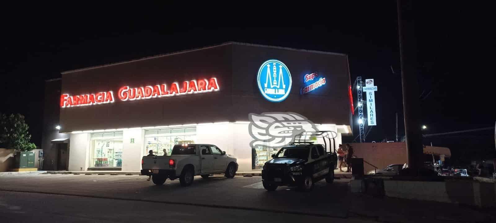 Solitario ladrón consumó violento asalto a farmacia en Minatitlán