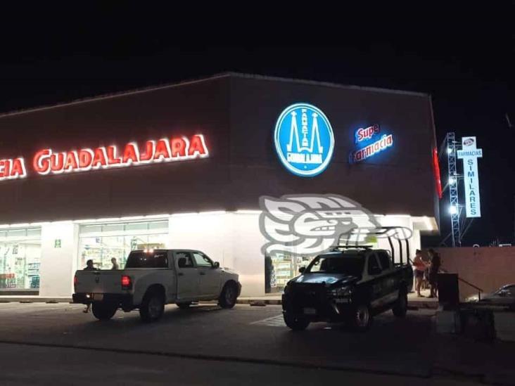 Solitario ladrón consumó violento asalto a farmacia en Minatitlán