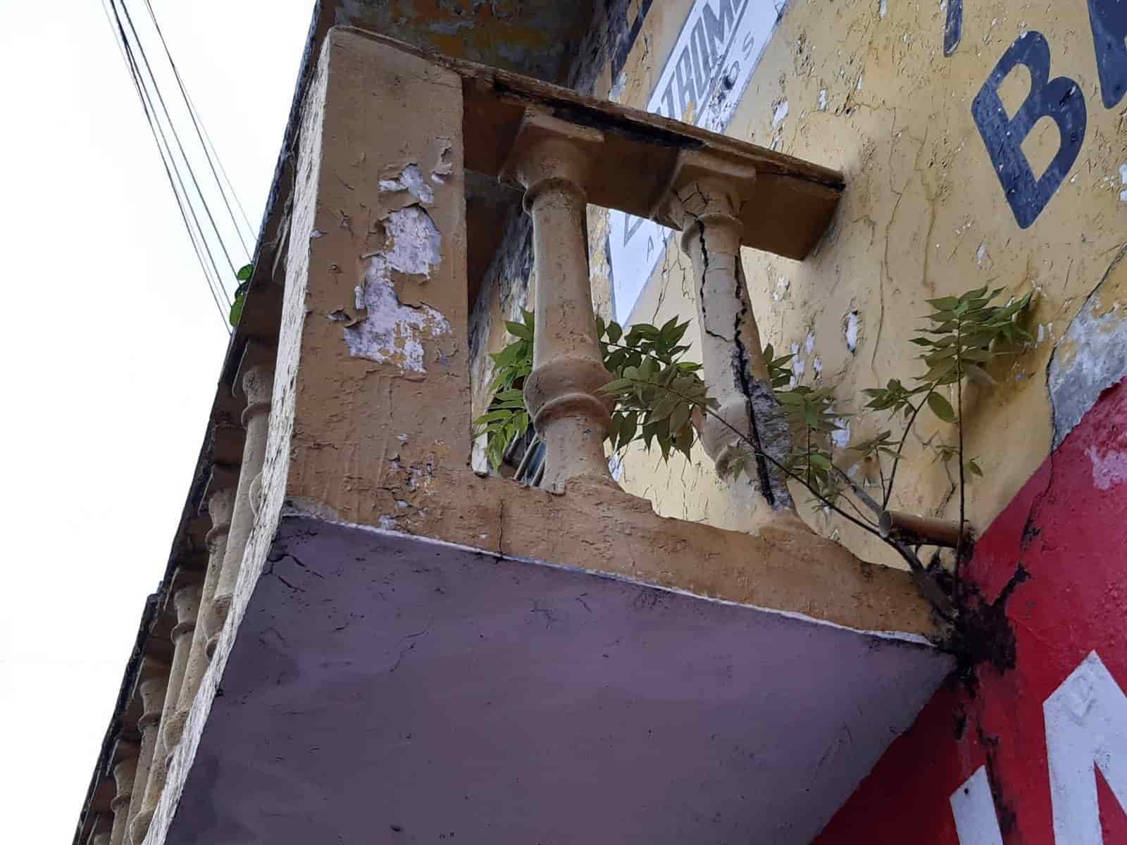 Temen que colapse vivienda abandonada en Boca del Río