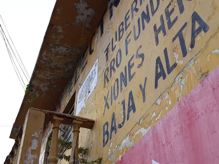 Temen que colapse vivienda abandonada en Boca del Río