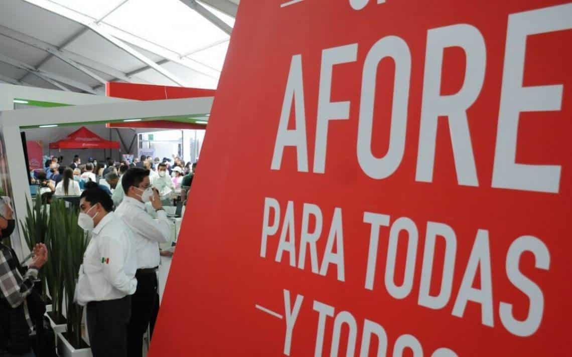 Vamos a hacer una revisión, propone AMLO a sistema de Afores