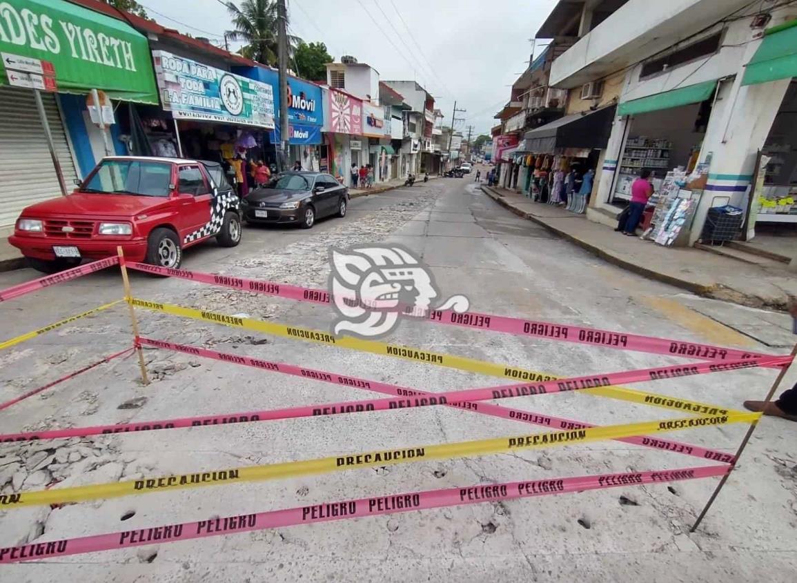 Cierran calles del centro de Acayucan por obras de CAEV