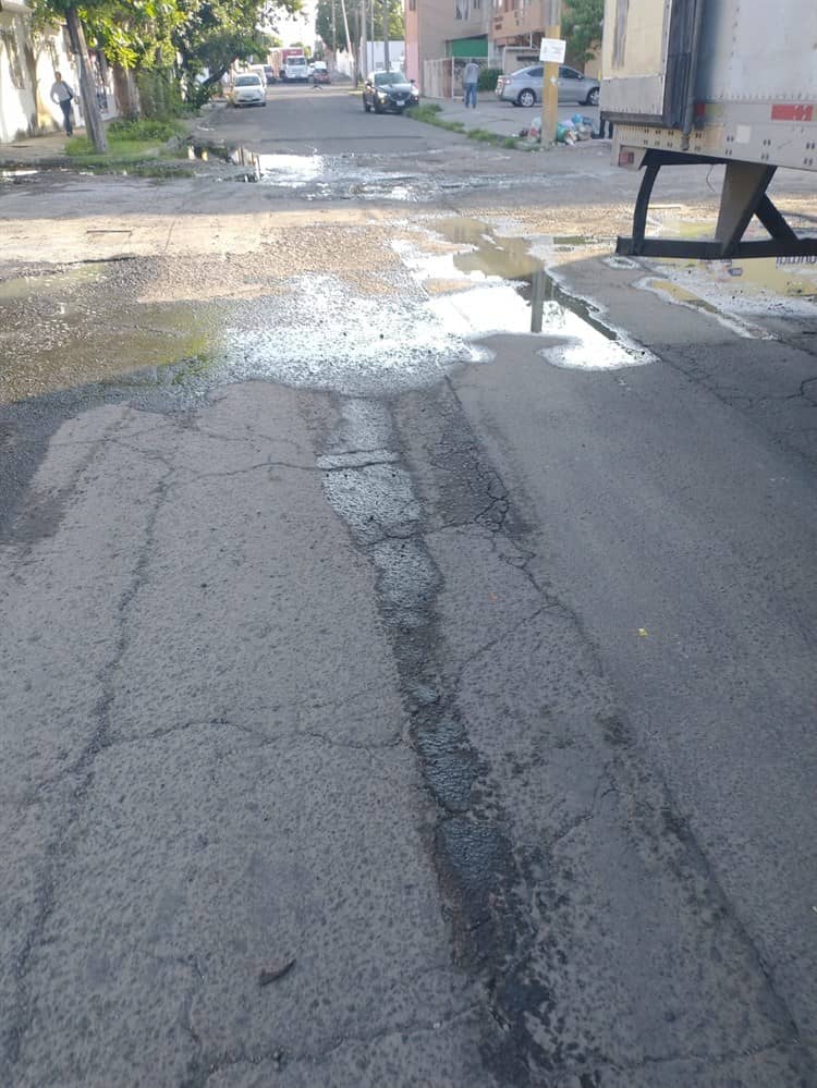 Registro incompleto y fugas de aguas residuales afecta a colonias en Veracruz