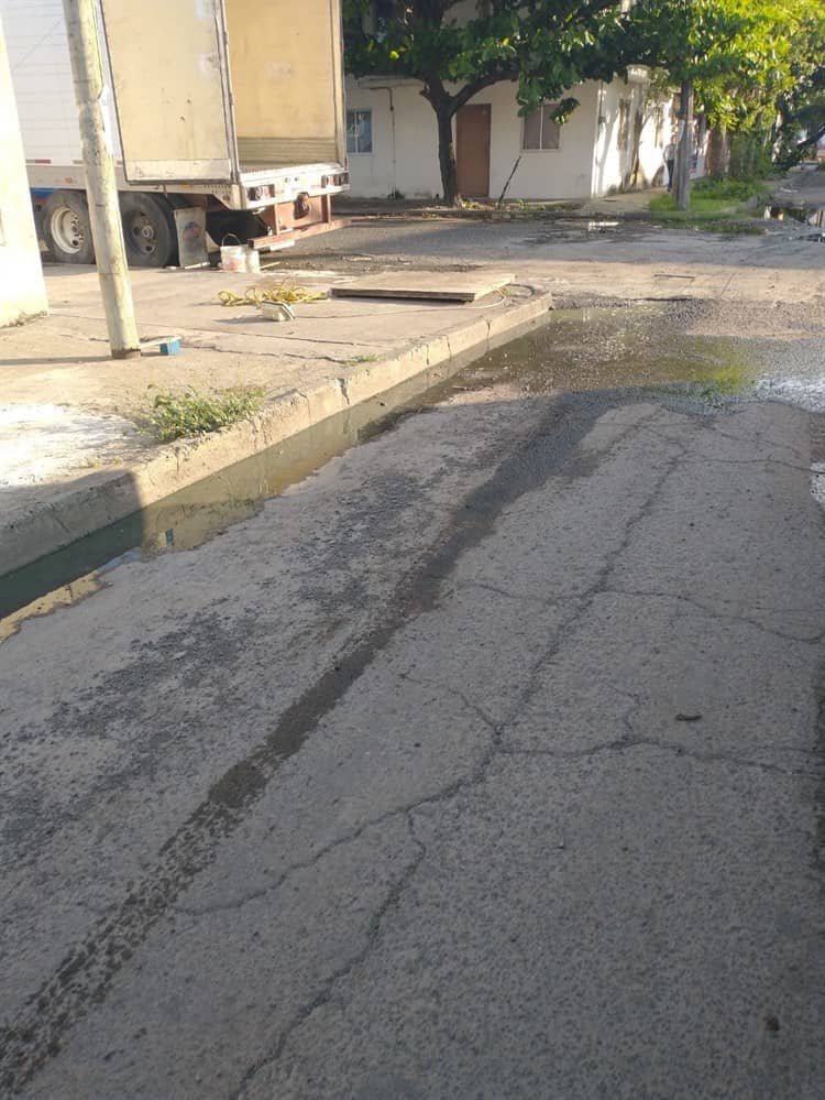 Registro incompleto y fugas de aguas residuales afecta a colonias en Veracruz