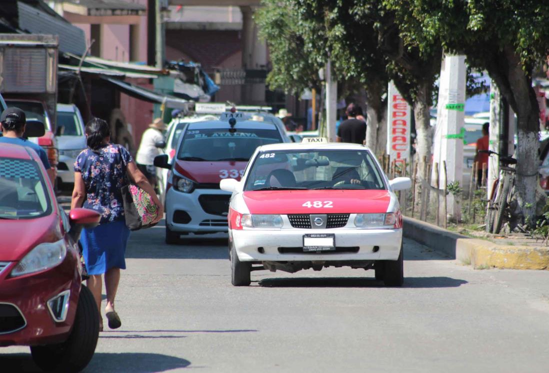 En Las Choapas, taxistas prestan su servicio en estado etílico