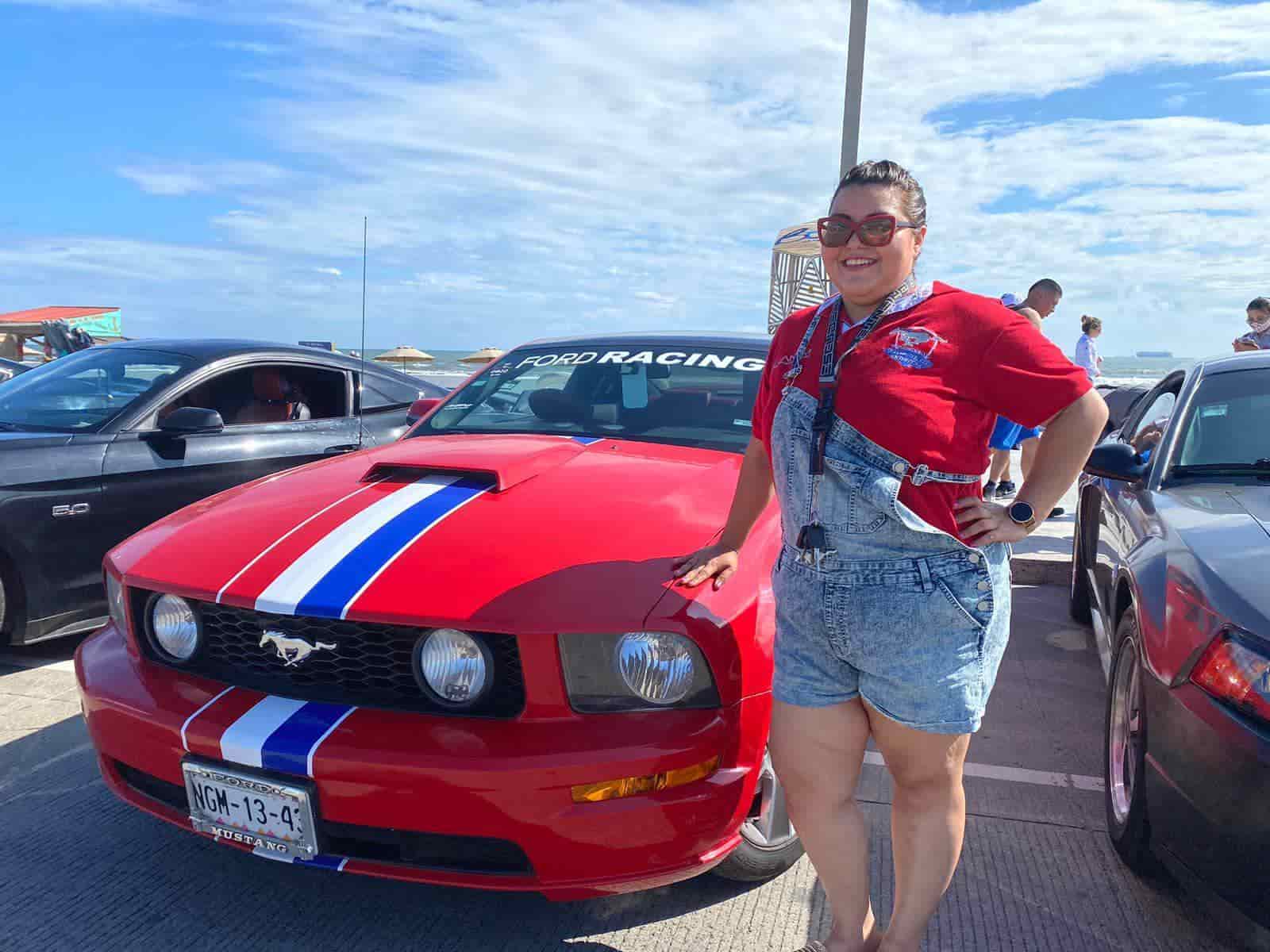 El sonido del acelerador, lo que más disfruta Vianey de su Mustang