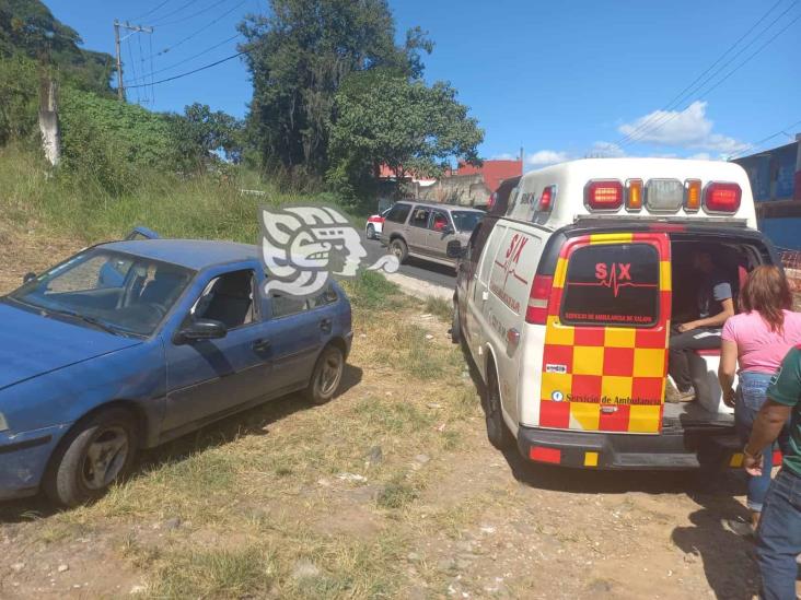 Volcó camión de volteo en El Castillo; hay un bebé herido