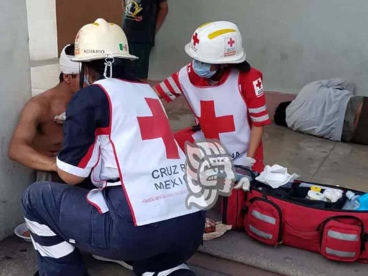 Atiende Cruz Roja en Misantla a hombre tras sufrir caída cerca del Mercado Municipal