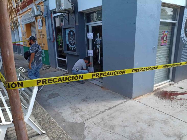 Clausuran bar por adornar con cadáveres colgados