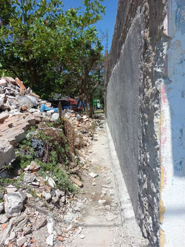 Terreno abandonado se ha convertido en foco de inseguridad en Boca del Río