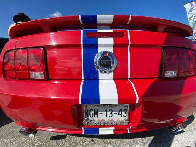 El sonido del acelerador, lo que más disfruta Vianey de su Mustang