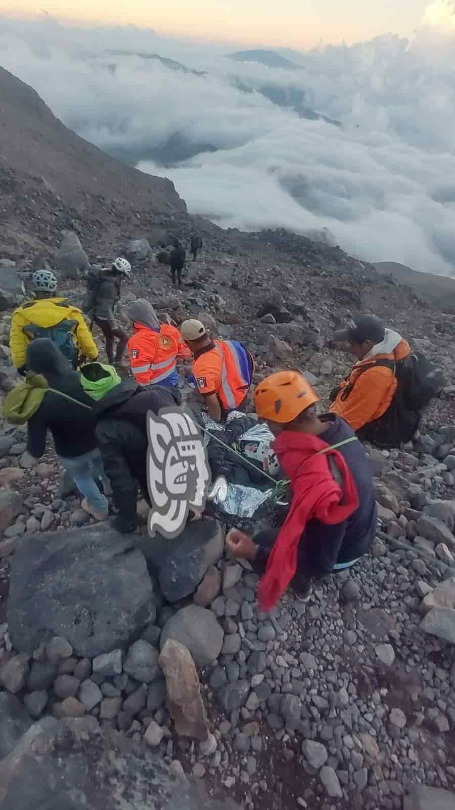 Mujer resulta lesionada tras caer del glaciar Jamapa, en el Pico de Orizaba