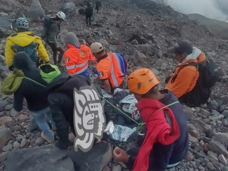 Mujer resulta lesionada tras caer del glaciar Jamapa, en el Pico de Orizaba