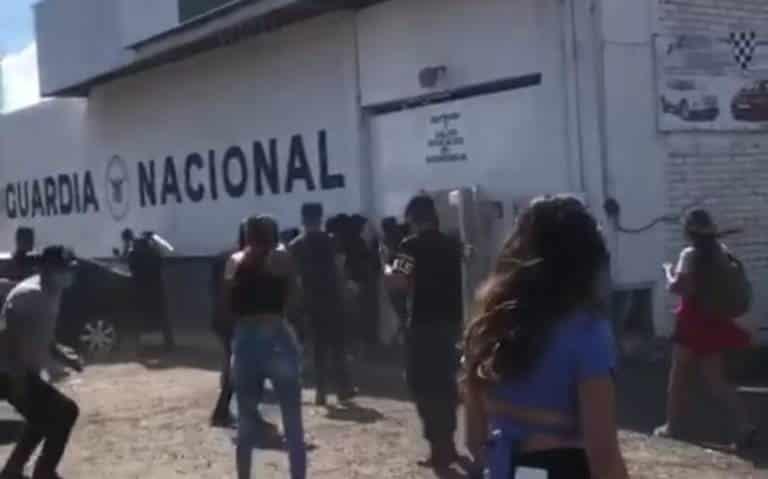 Guardia Nacional dispara para disipar manifestación en Ocotlán, Jalisco