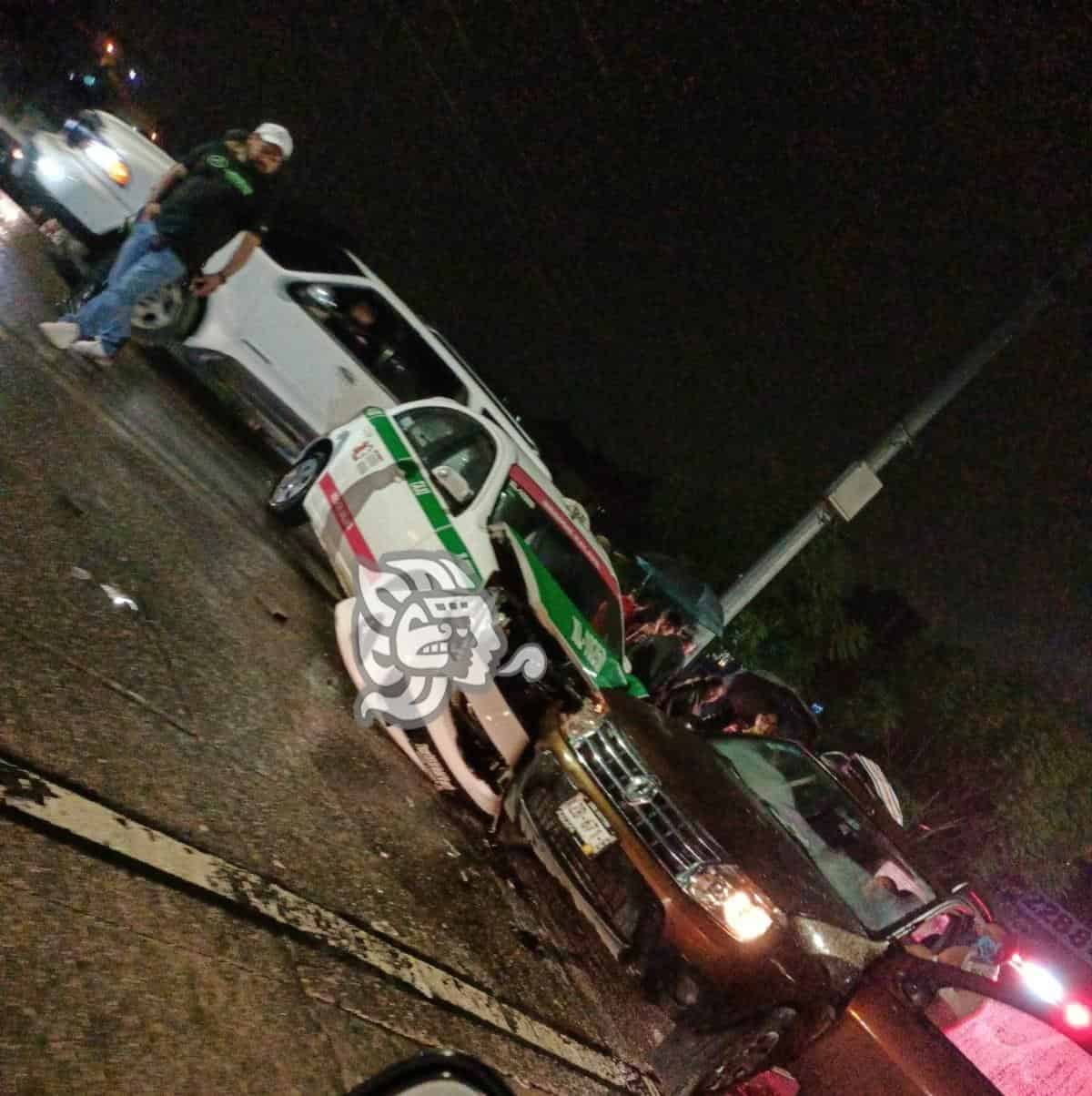 Una lesionada dejó choque entre taxi y camioneta en avenida Bolivia de Xalapa