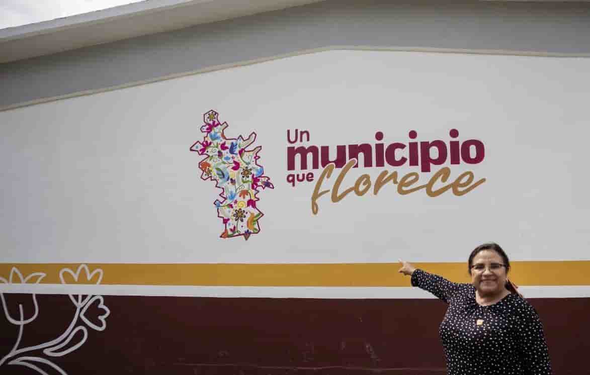 Carmen Medel inaugura aula en la escuela primaria Cuitláhuac