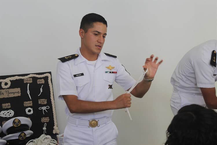 Imparten Taller de Nudos Marineros en el Museo Naval de Veracruz