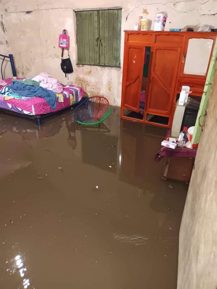 Familias de Tres Valles afectados por inundaciones tras lluvias por tormenta Karl