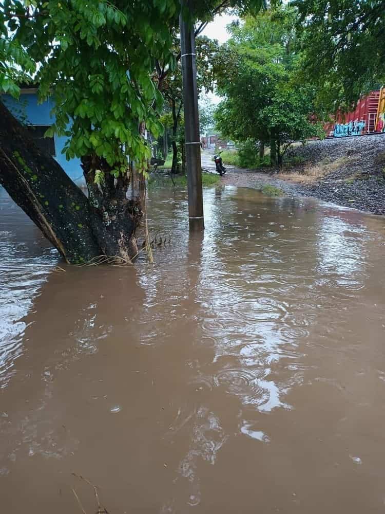 Familias de Tres Valles afectados por inundaciones tras lluvias por tormenta Karl