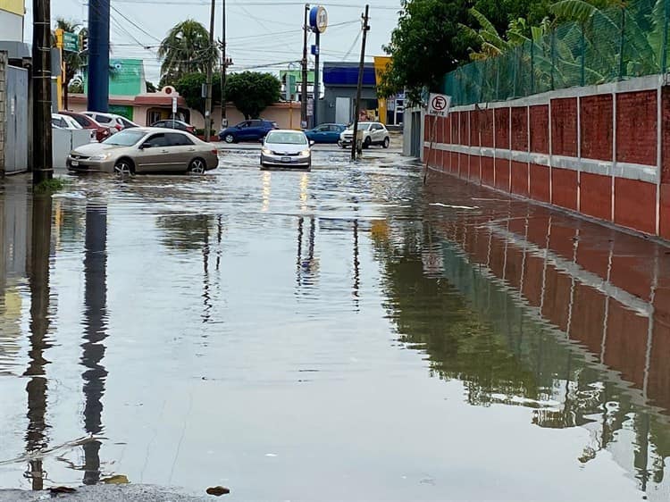 Calles parecen albercas en Boca del Río, denuncian ciudadanos