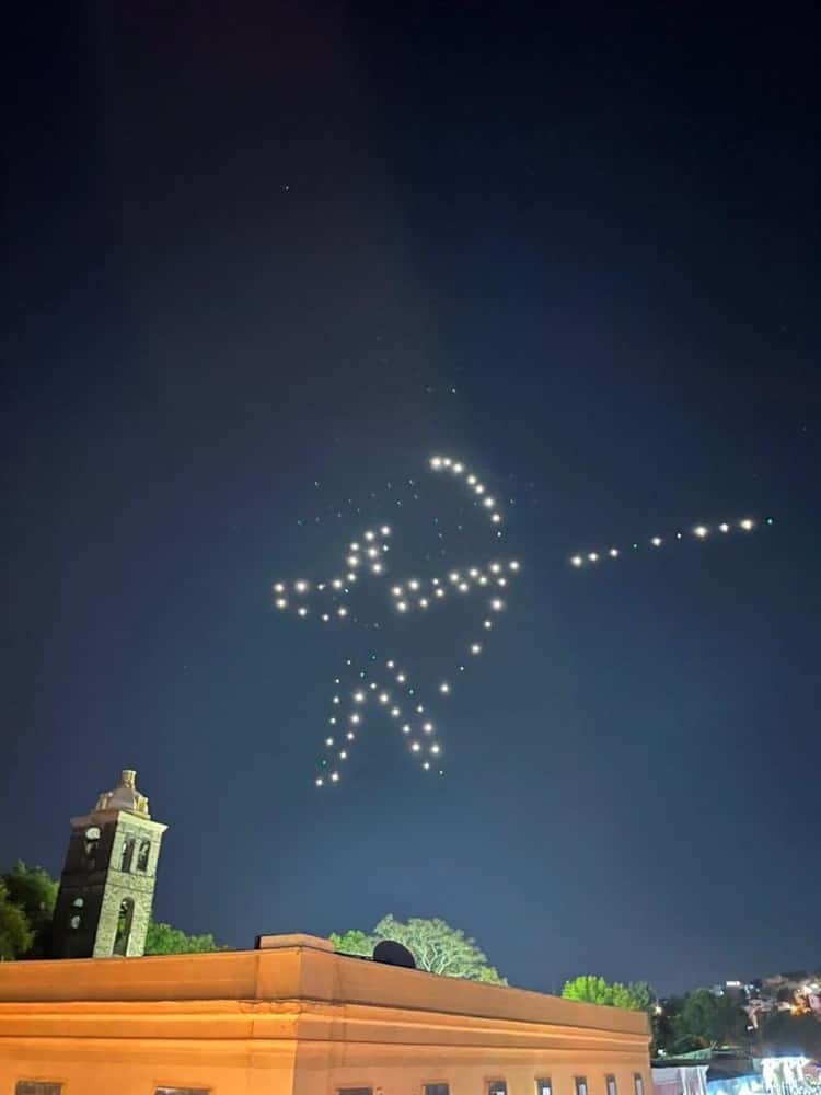 Con espectáculo de drones sorprenden a invitados a la Copa del Mundo 2022