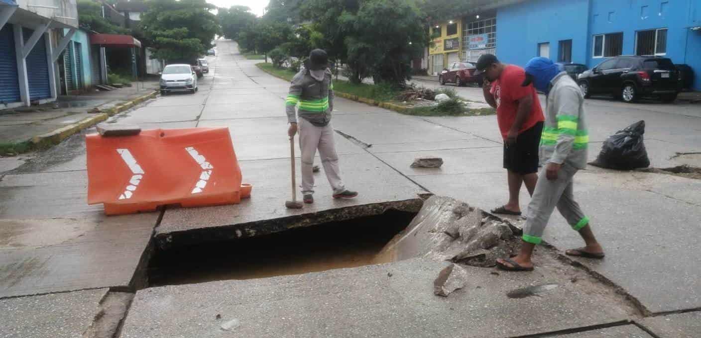 Se hunden losas en la avenida Uno y Pino Suárez