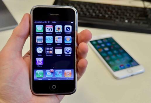 Subastan iPhone del 2007 en casi 40 mil dólares