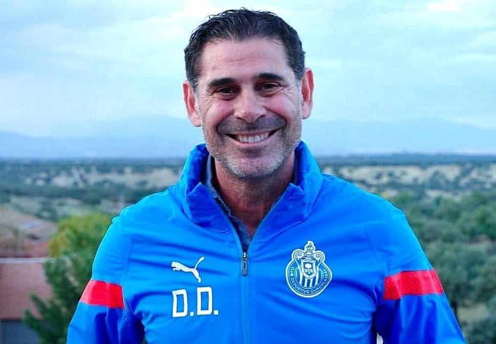 Fernando Hierro es nuevo director deportivo de Chivas