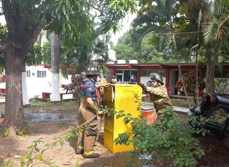 Se registra conato de incendio dentro de preparatoria en Cardel