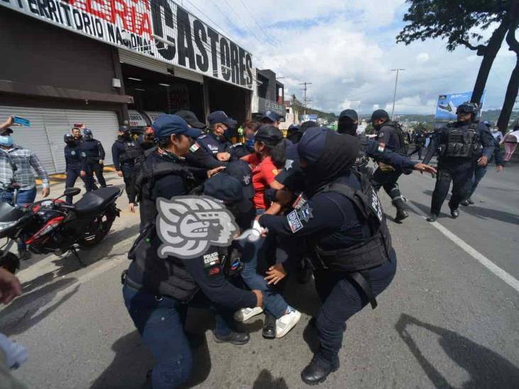 Bloqueo en el bulevar Xalapa-Banderilla deja 2 personas detenidas (+Video)