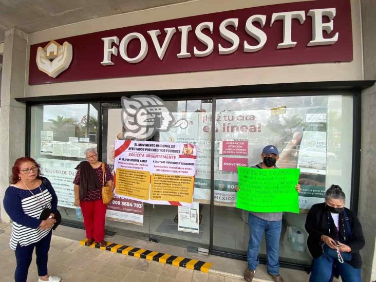 Xalapeños se unen a protesta nacional contra “créditos impagables” de Fovissste