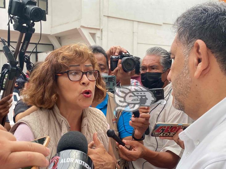 Alcalde ofrece solución a reclamos por calles llenas de baches y basura (+Video)