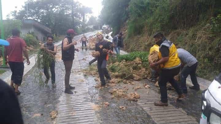 Fuerte tromba deja afectaciones en Atzacan y Mariano Escobedo