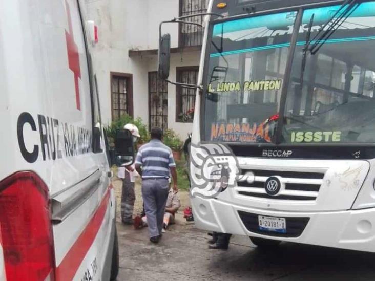 En Córdoba, autobús arrolló a gasero que quiso ganarle el paso