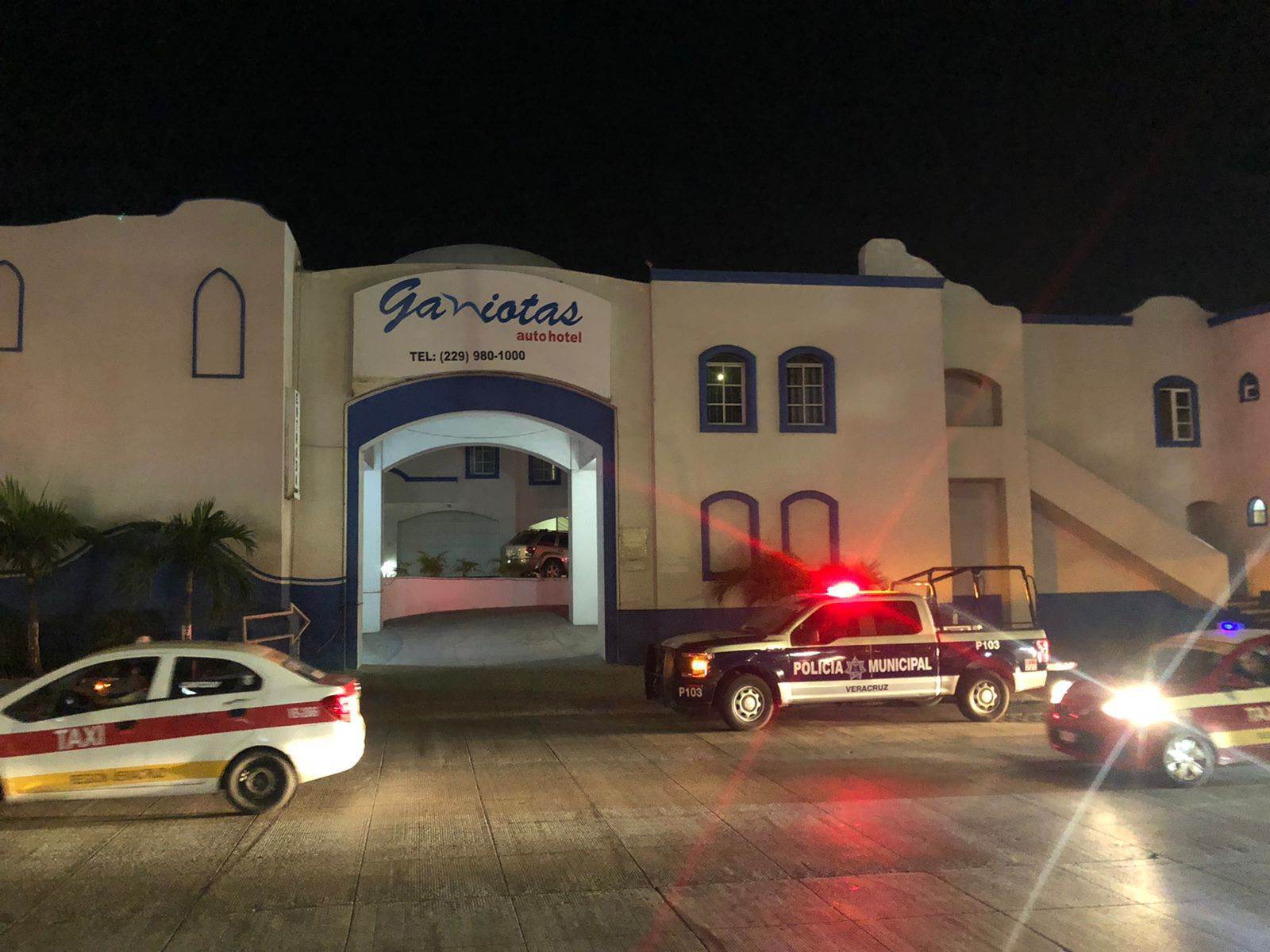 Hallan a migrantes dentro de motel en Veracruz; detienen a 3 polleros