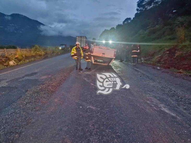 Vuelca otra camioneta en libramiento de La Choza, en Nogales