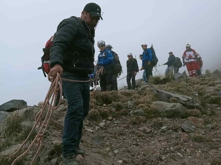 Rescatan los restos de montañista fallecido en la cara norte del Pico de Orizaba