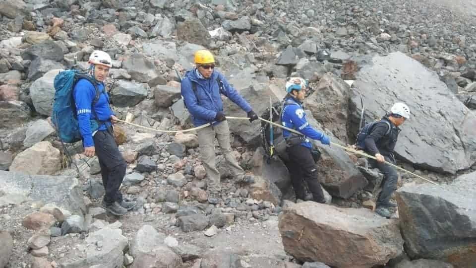 Rescatan los restos de montañista fallecido en la cara norte del Pico de Orizaba