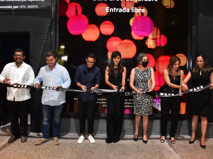 Inauguran en Plaza Andamar la obra audiovisual WAVE