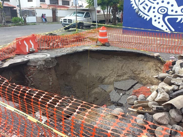 Socavón en Veracruz lleva semanas sin ser reparado, se crean 3 más alrededor(+Video)