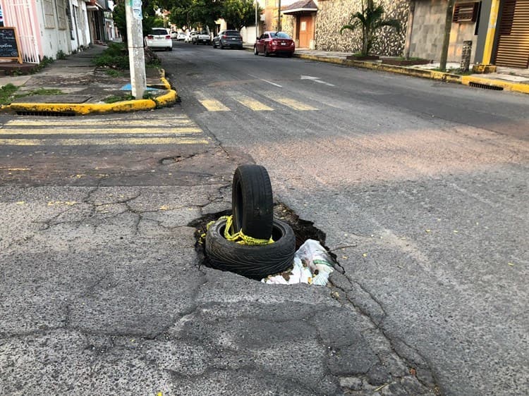 Vecinos se quejan de calles del fraccionamiento Reforma; hay baches en cada cuadra