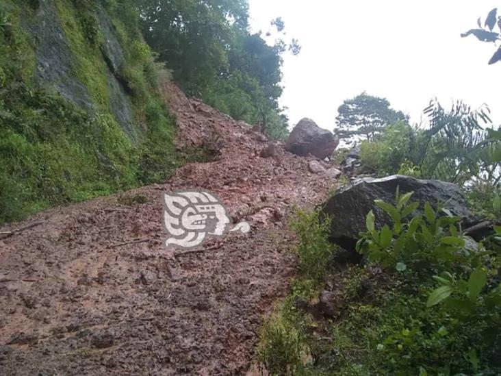 FF4 deja derrumbes en Chiconquiaco; zona serrana, incomunicada