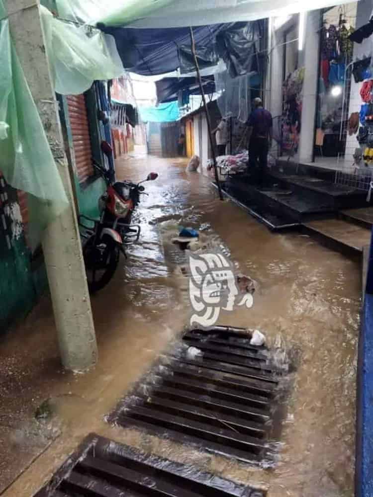 Se desborda río Agua Dulce por Frente Frío 4