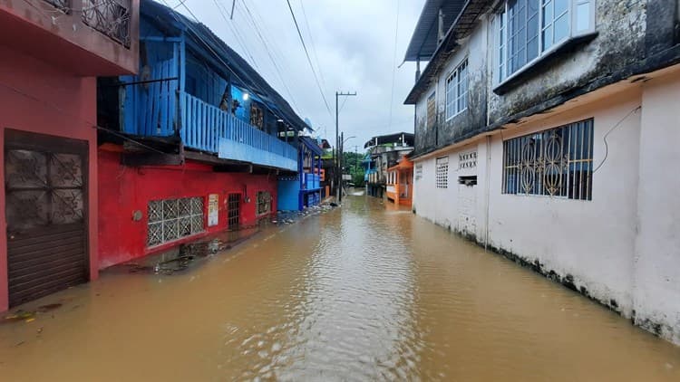 Se desbordó río Agua Dulce; activan programa de emergencia