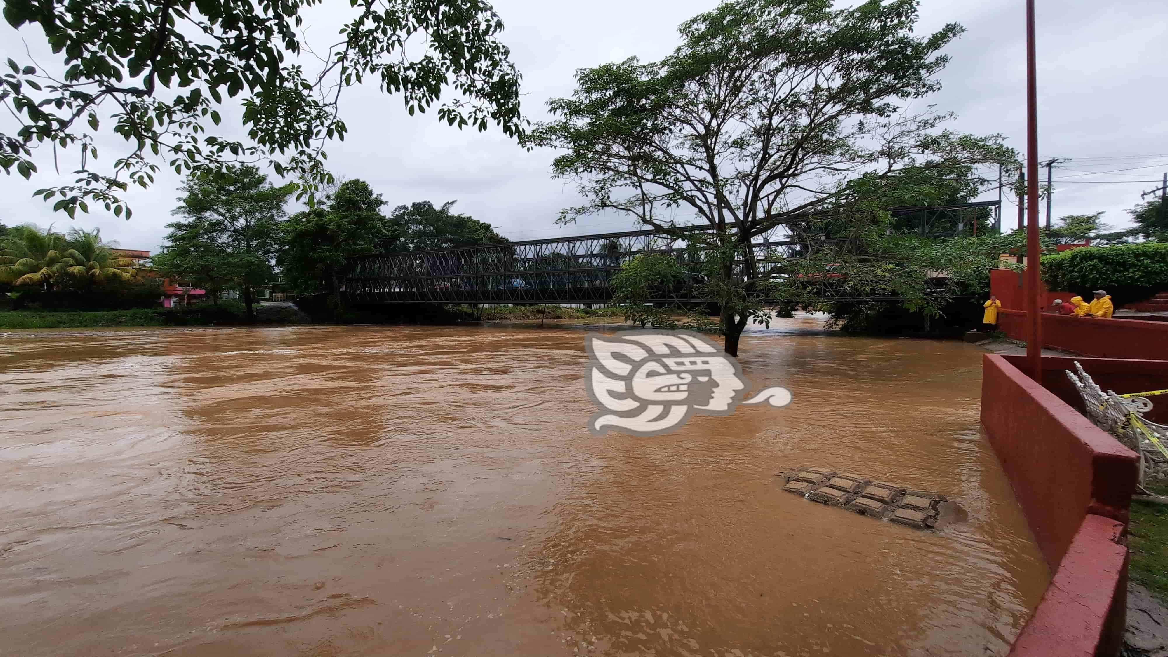 Se desborda río Agua Dulce por Frente Frío 4