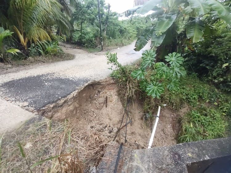 Socavón, deslizamiento y latente desbordamiento, daños de lluvias en Moloacán