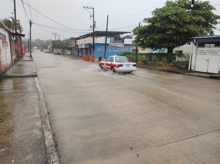 Socavón, deslizamiento y latente desbordamiento, daños de lluvias en Moloacán